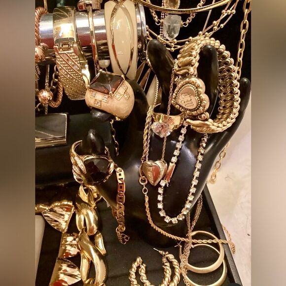 ⚜️ 4 LB Vintage Jewelry Lot | 90% Wearable | Gold & Silver | Inventory 4 Resale - Picture 4 of 14